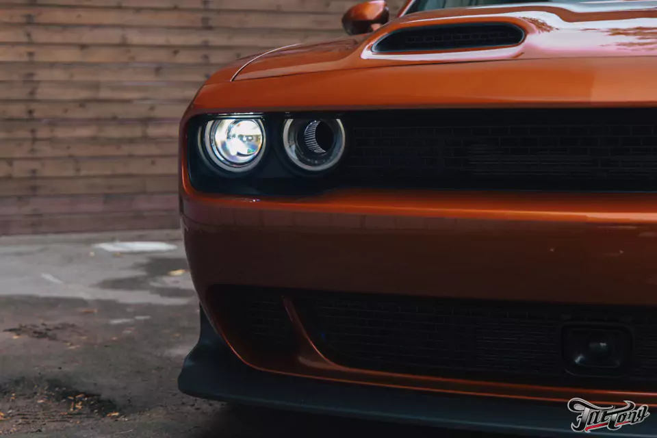 Установили на Dodge Challenger SRT Hellcat bi-led модули. Хороший свет — это важно!